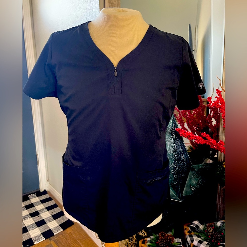 🛍 Purple Label Yoga by Healing Hands Black Scrub Top